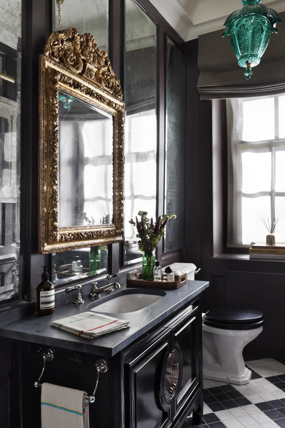 Kensington Square | Bathroom | Interior Designers